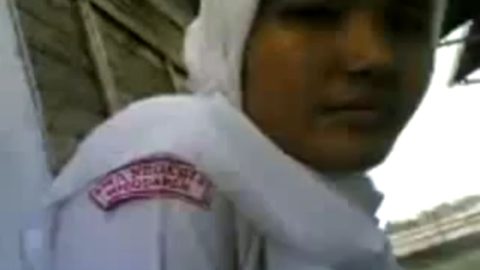 Cinta Tersembunyi – Indonesia - jilbab hijab ngentot belakang bangunan