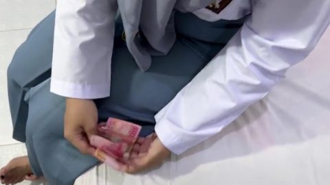 Pelajar Sekolah – Rent High School Students Using Condoms (Afraid of Getting Pregnant)