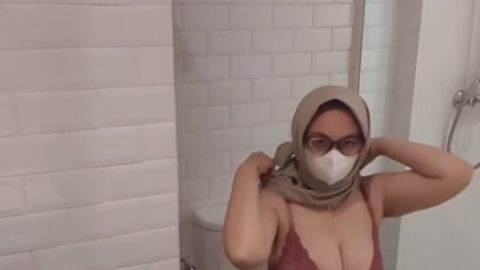 Squirting Hijab Girl Pissing- BBW BBW Porn feat. Biancaid - xHamster