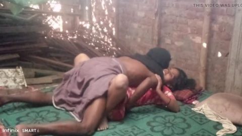 Suami Isteri Romantis – Husband and wife sex video in home