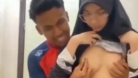 Kisah Cinta Kampus – jilbab oral in toilet campus