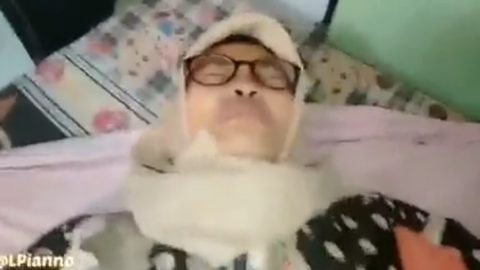 Isteri di Bandung – Indonesia bandung wife fucks with friend