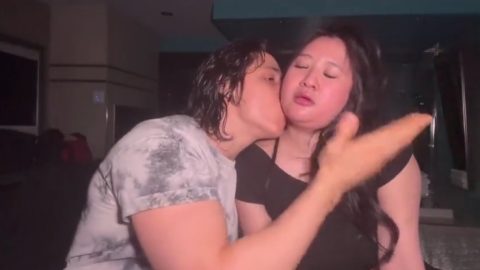 Hot Vietnamese Wife Got Creampied - Menjadi Perhatian Ramai